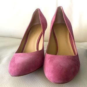 BN Ann Taylor suede pumps